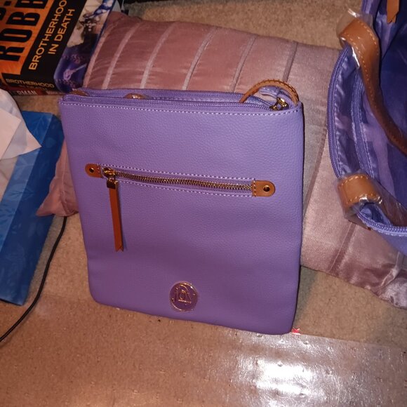 JOY MANGANO LAVENDER LEATHER CROSSBODY BAG ALONG WITH A MATCHING LARGER TOTE - Picture 2 of 5